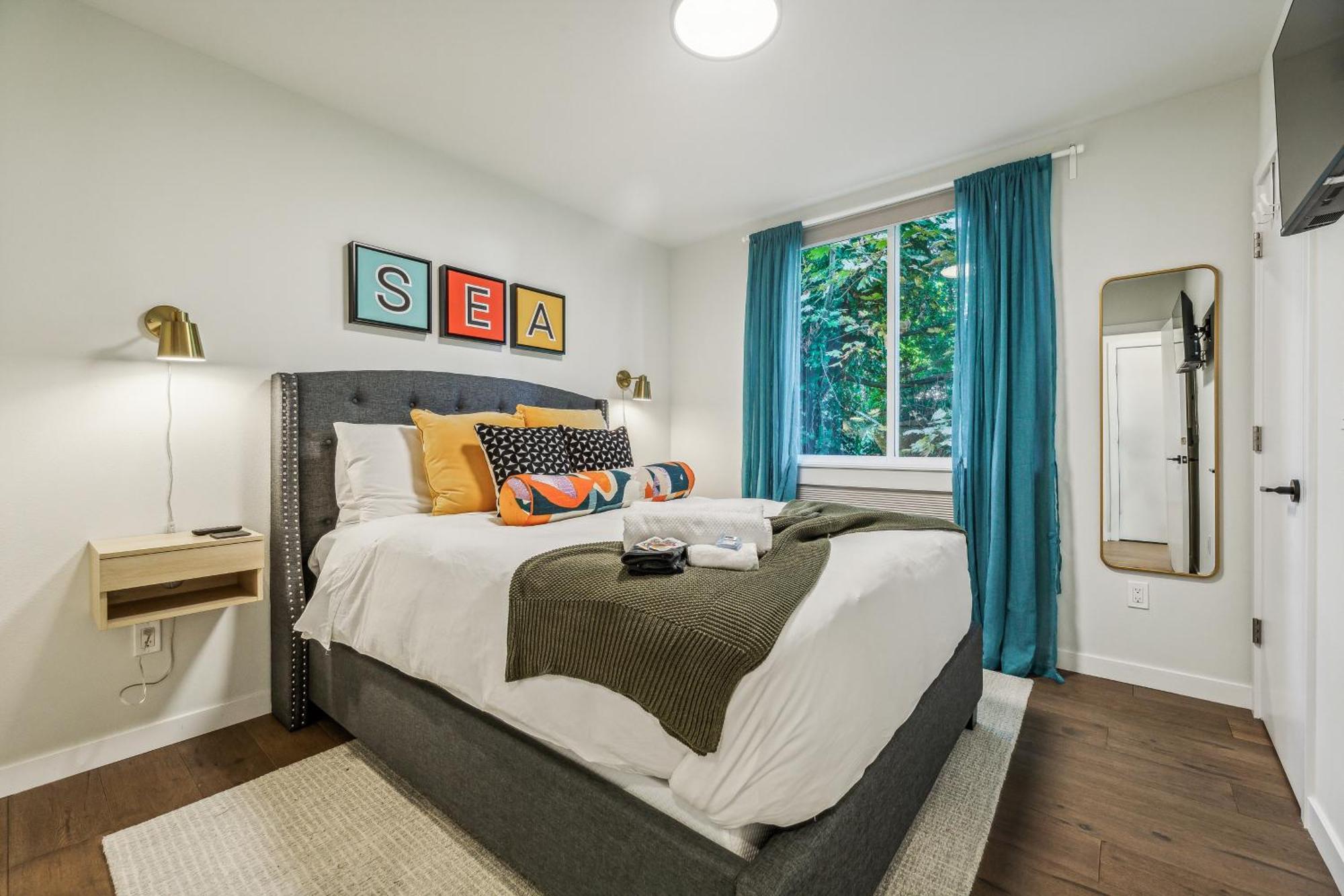 Holiday home Travelers Dream, Walk To Space Needle, Parking, Backyard