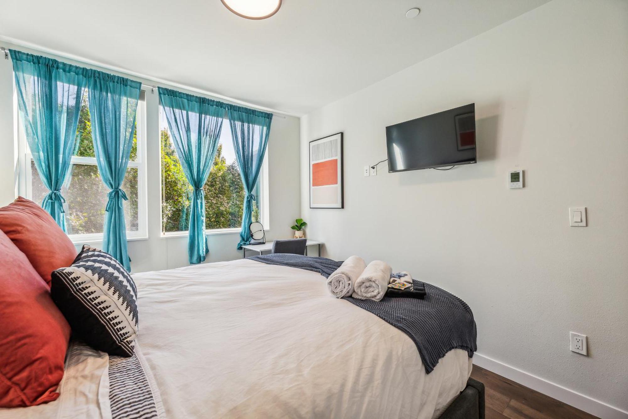 Travelers Dream, Walk To Space Needle, Parking, Backyard Holiday home *