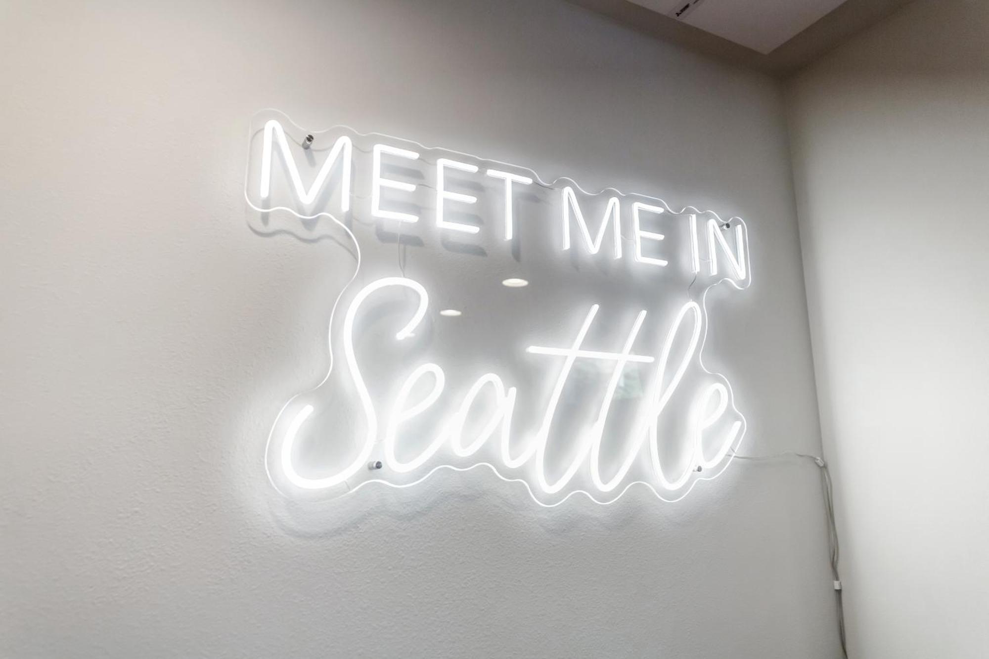 Travelers Dream, Walk To Space Needle, Parking, Backyard Holiday home Seattle