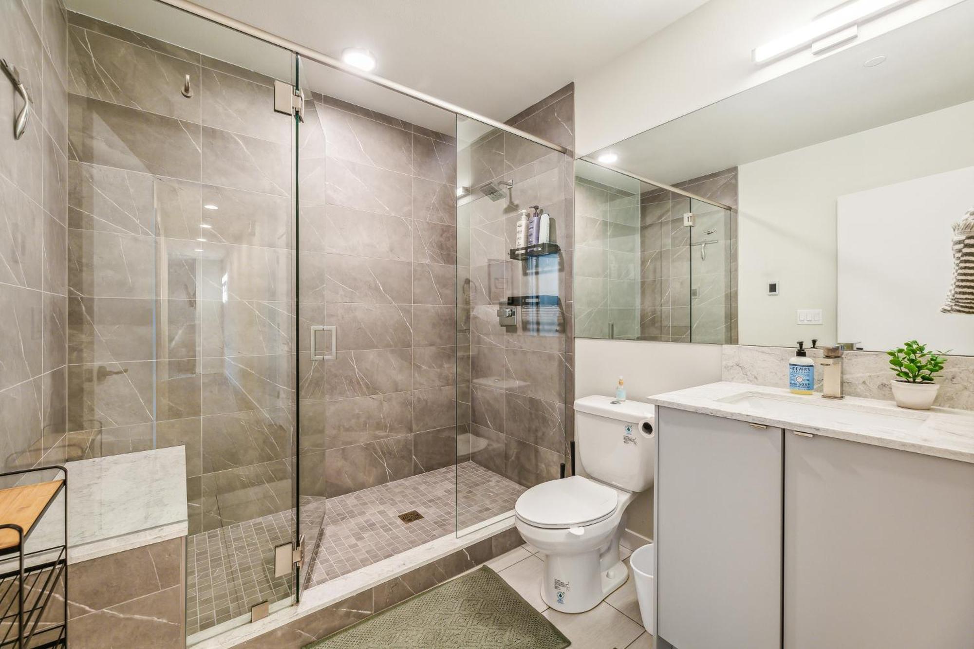 Travelers Dream, Walk To Space Needle, Parking, Backyard
