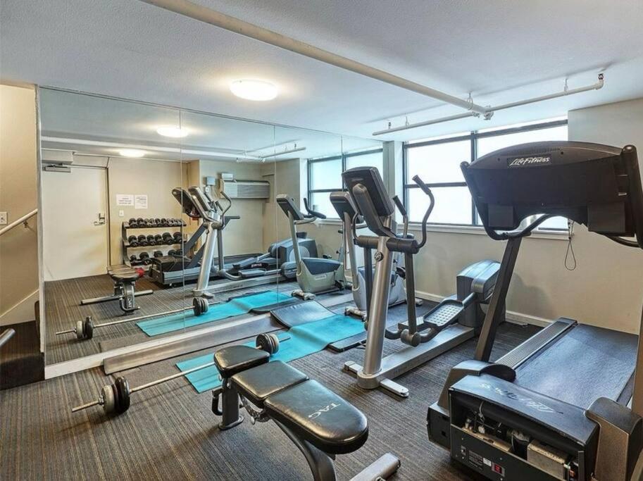 Apartment Affordable Belltown Near Space Needle & Downtown Seattle