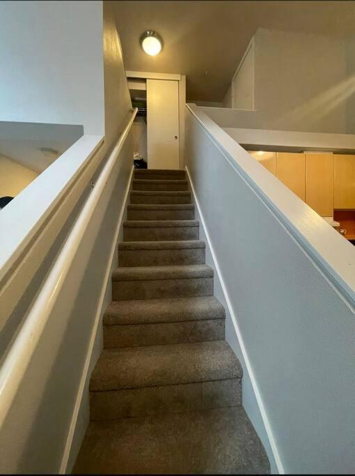 Apartment Affordable Belltown Near Space Needle & Downtown *