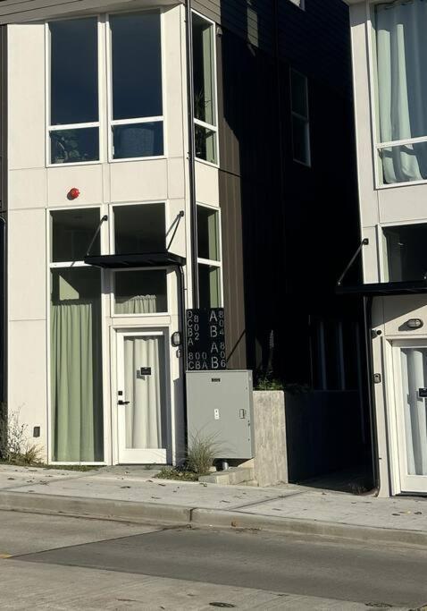 Charming Near Lumen Field And Tmobile Park Apartment *