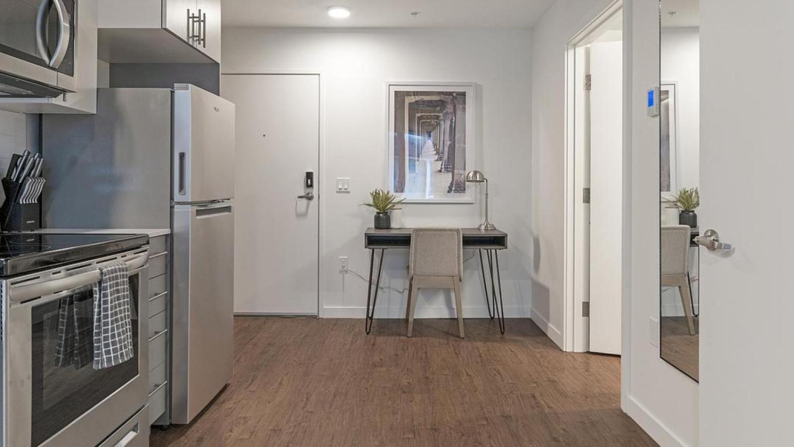 Landing At Madrone - In District Apartment