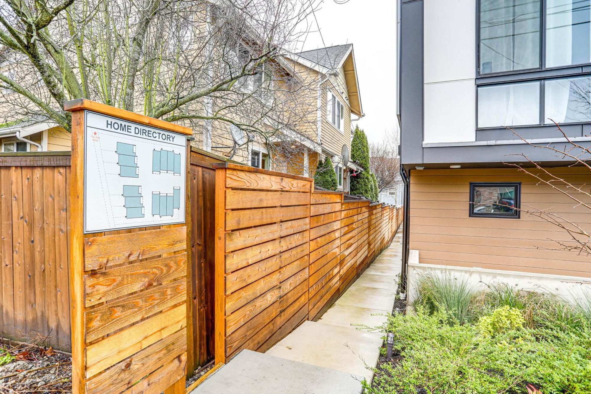 Modern Townhome Walk To Light Rail!
