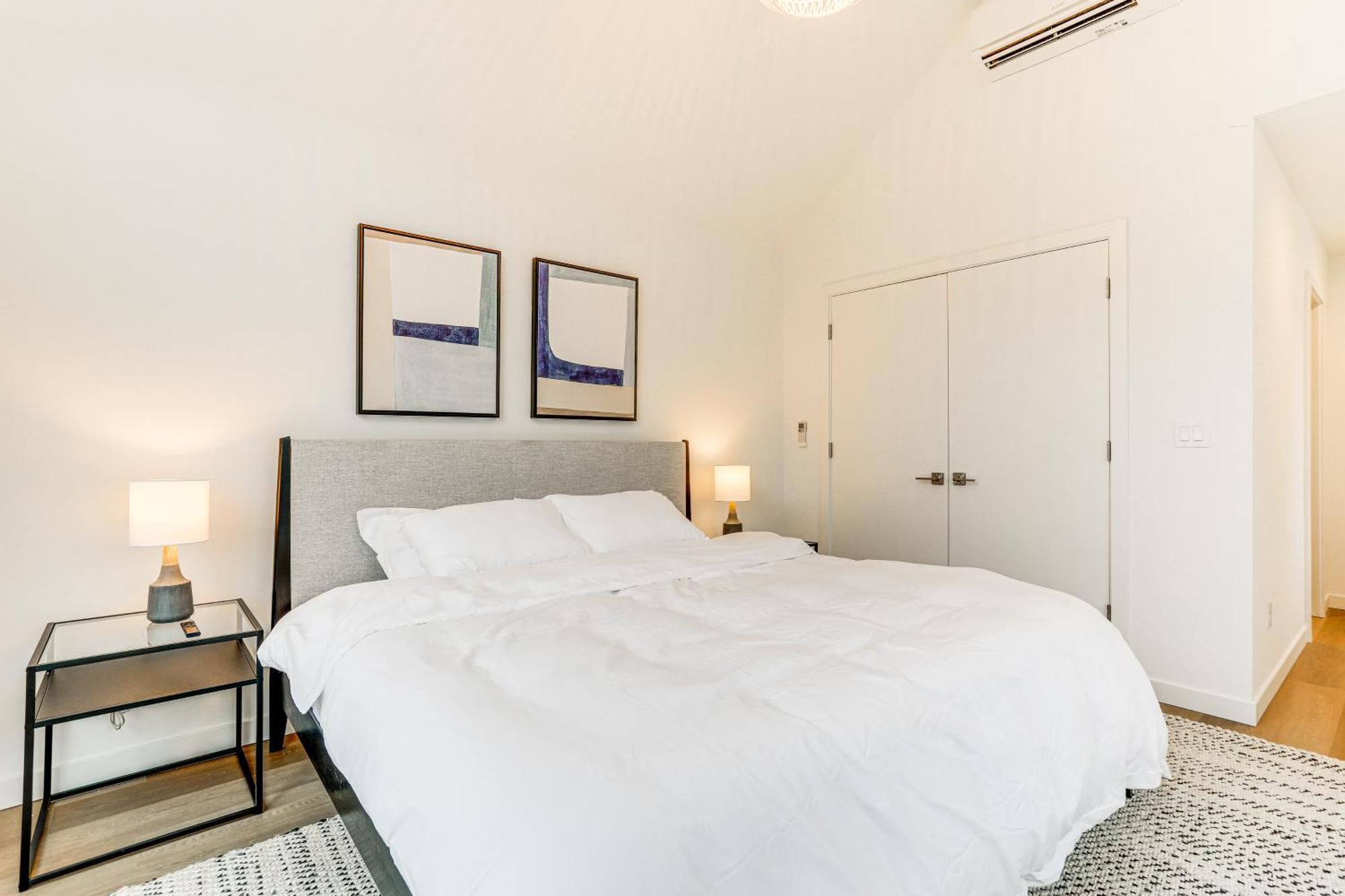 Modern Townhome Walk To Light Rail! Holiday home *