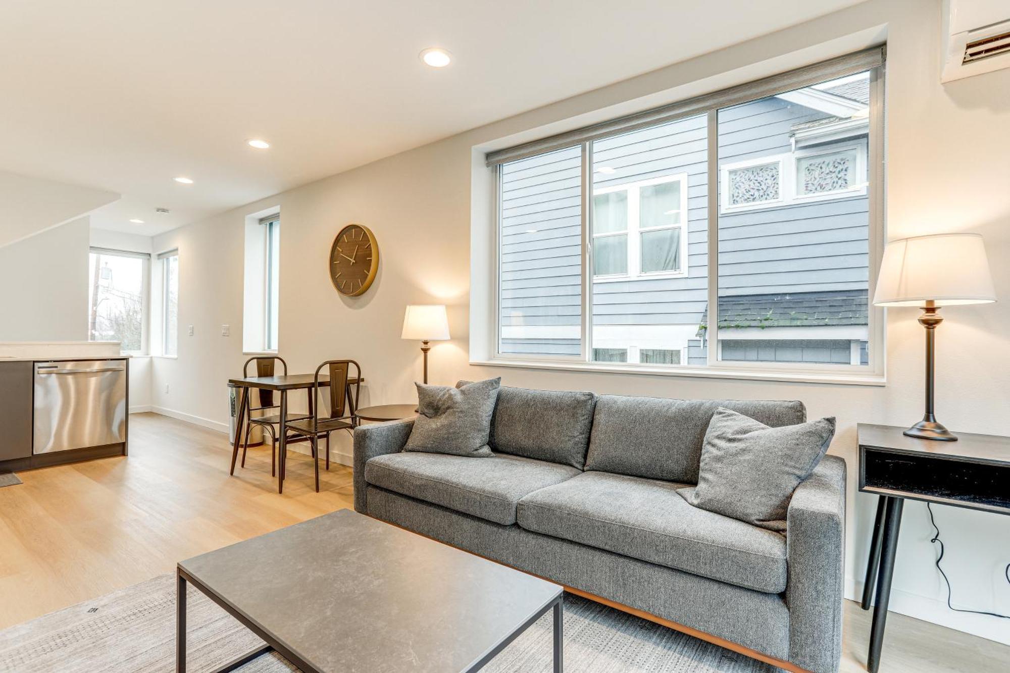 Holiday home Modern Townhome Walk To Light Rail! Seattle