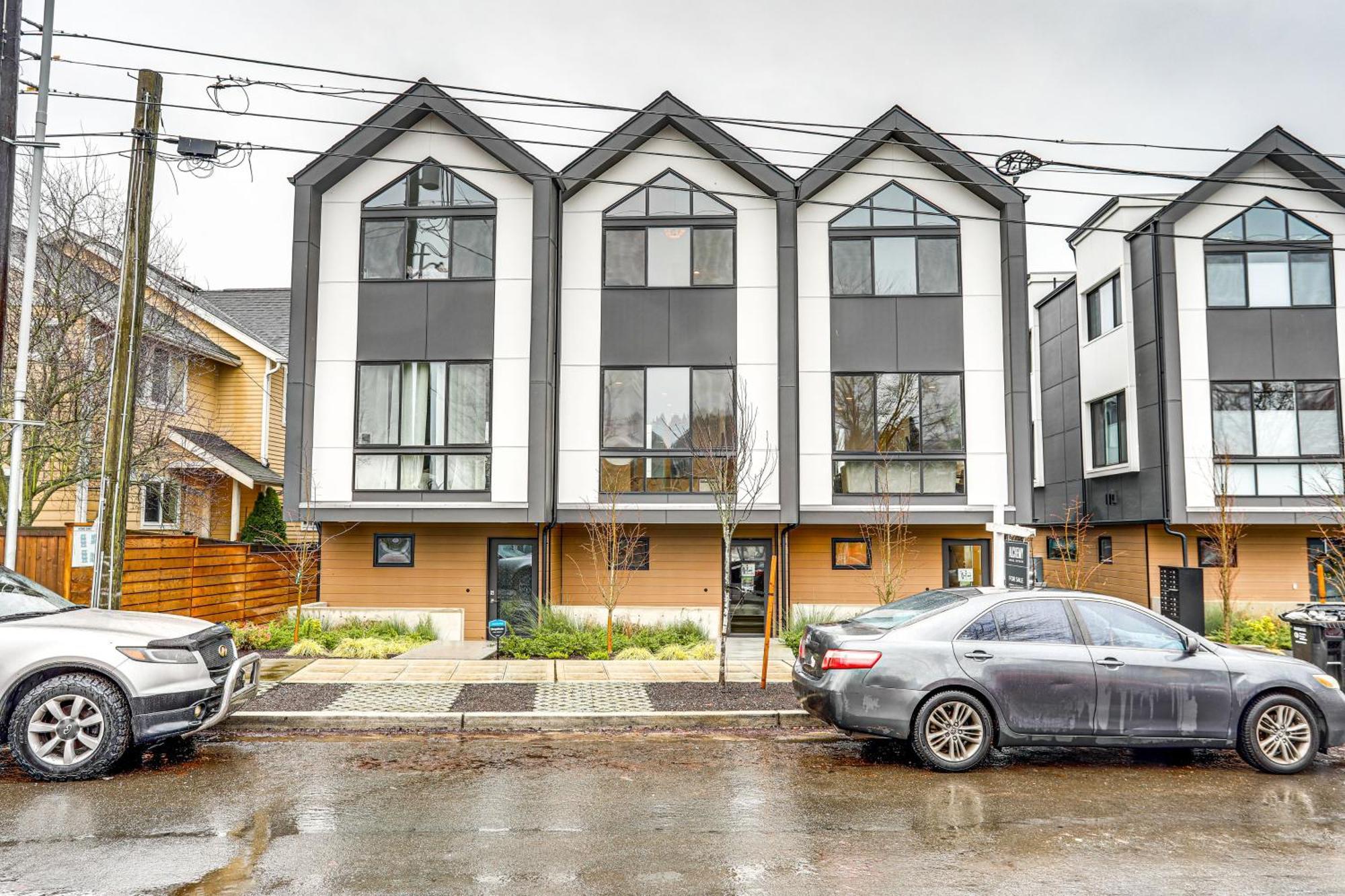 Modern Townhome Walk To Light Rail! * Seattle