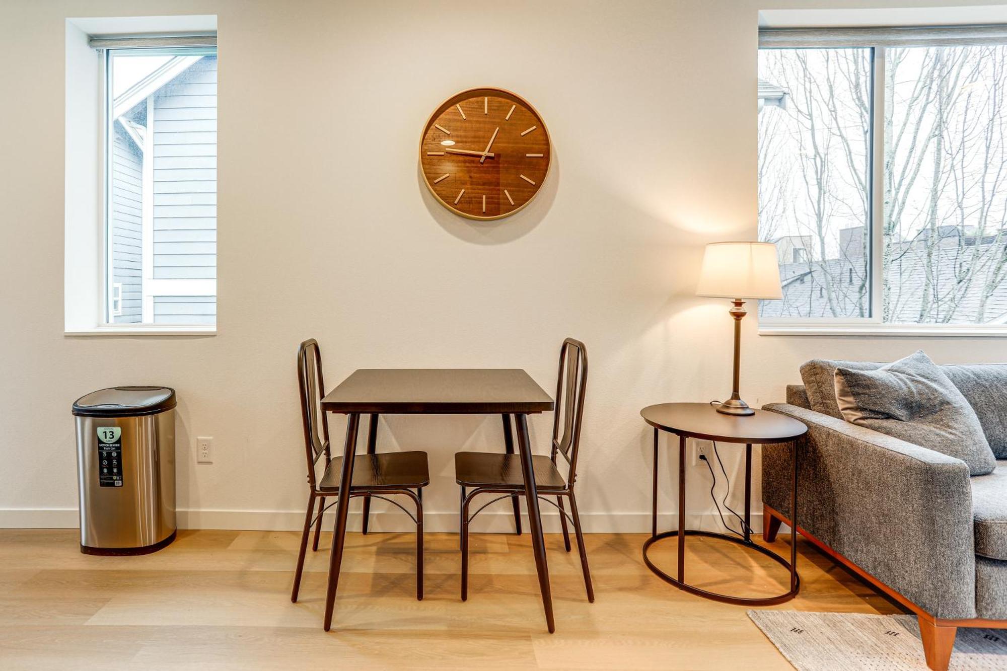 Holiday home Modern Townhome Walk To Light Rail!