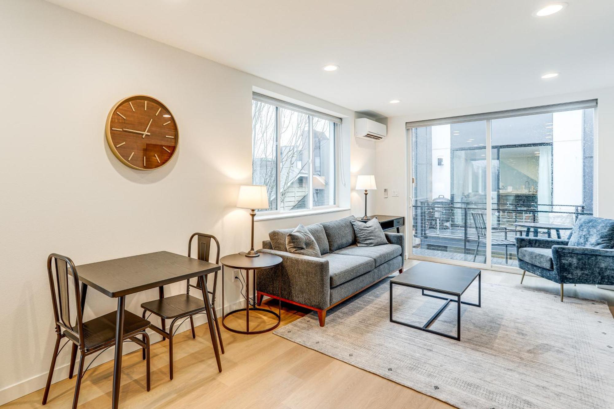 Holiday home Modern Townhome Walk To Light Rail! *