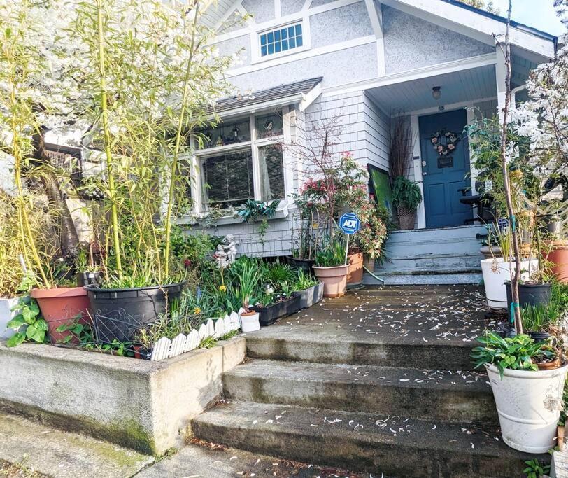 Walker Paradise #2 With 1 Permitted Street Parking In Front Seattle