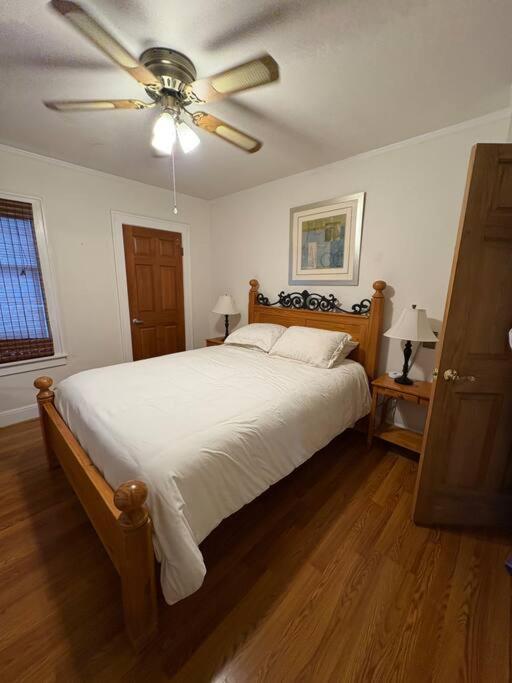 Seattle-queen Anne-- 7 Bedroom 3 Ba--one Block To Spu Holiday home