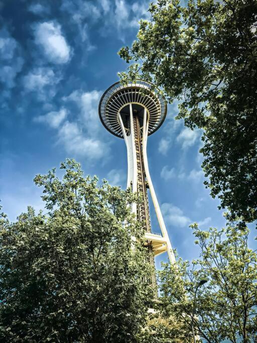 Seattle-queen Anne-- 7 Bedroom 3 Ba--one Block To Spu Holiday home *