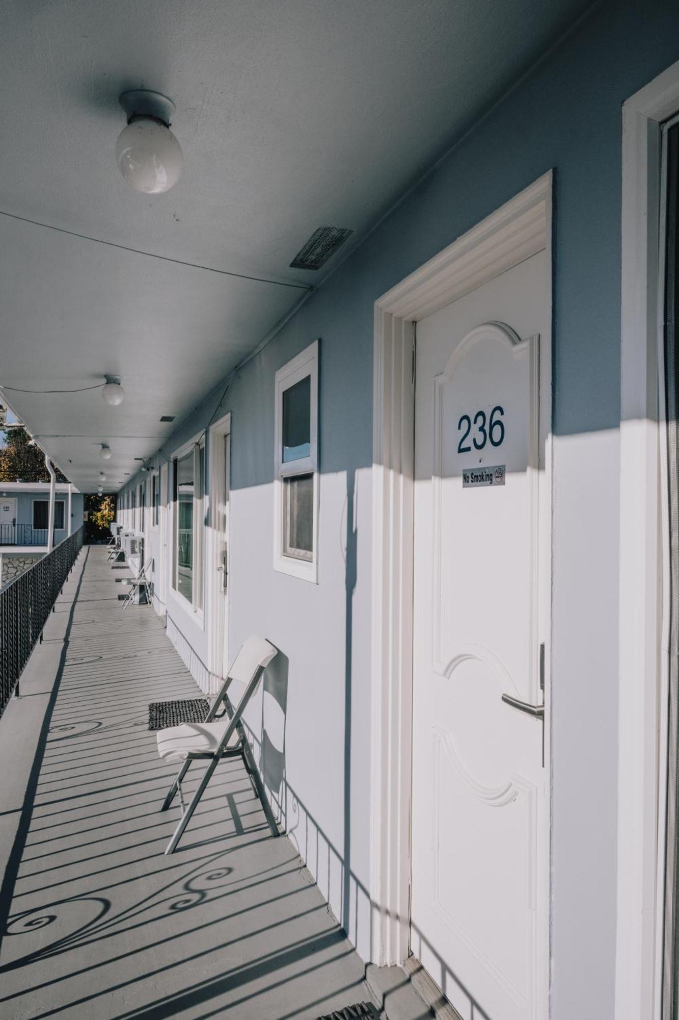 La Hacienda Motel
