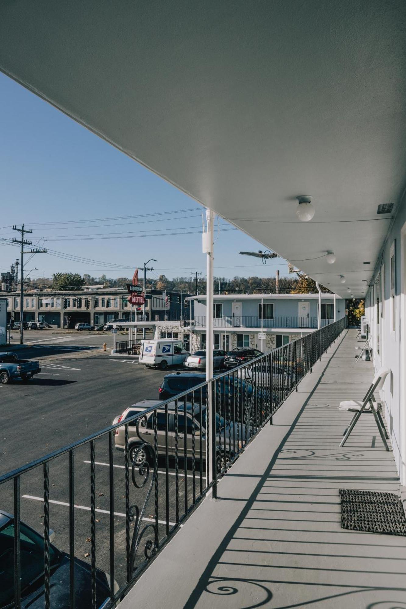 La Hacienda Motel