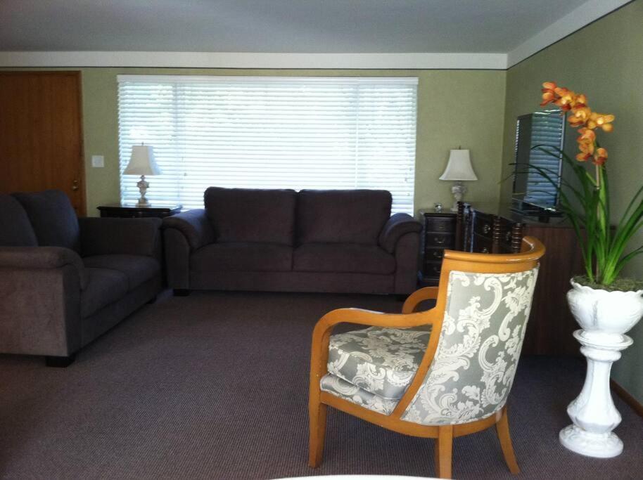 Quiet Residential Wallingford W/parking *