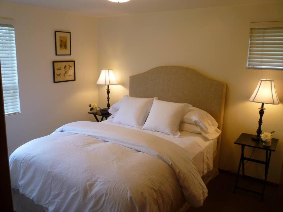 Quiet Residential Wallingford W/parking Seattle