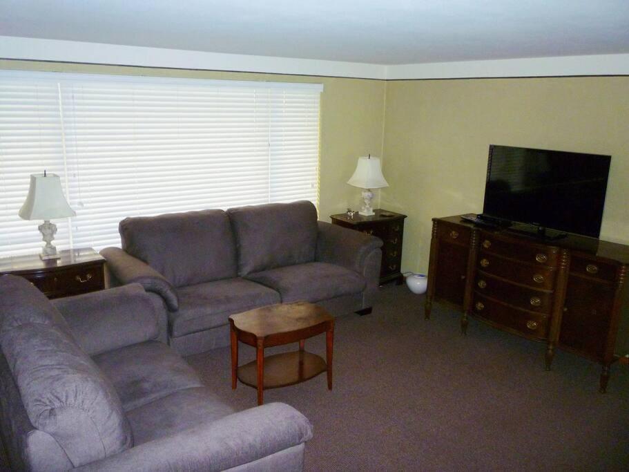 Quiet Residential Wallingford W/parking