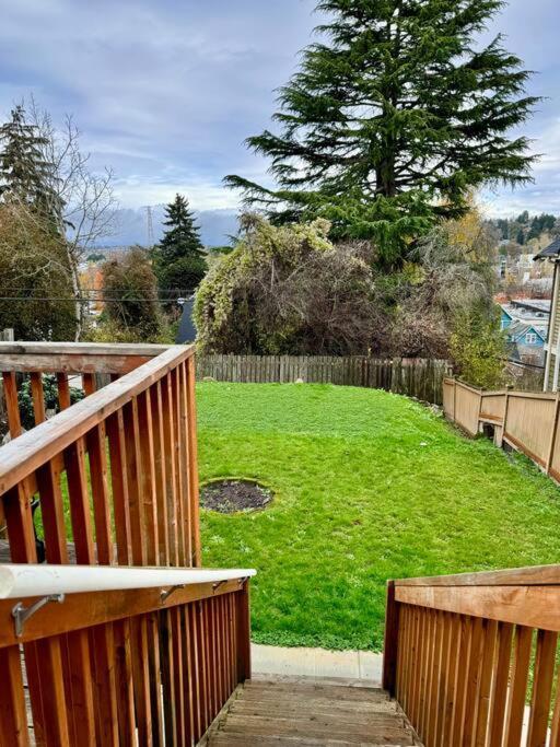 Holiday home Seattle-queen Anne-- 7 Bedroom 3 Ba--one Block To Spu