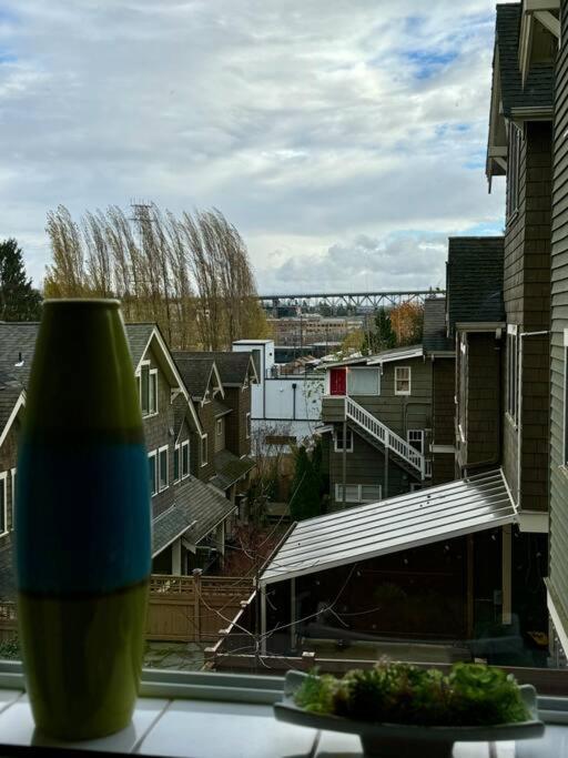 Seattle-queen Anne-- 7 Bedroom 3 Ba--one Block To Spu Holiday home