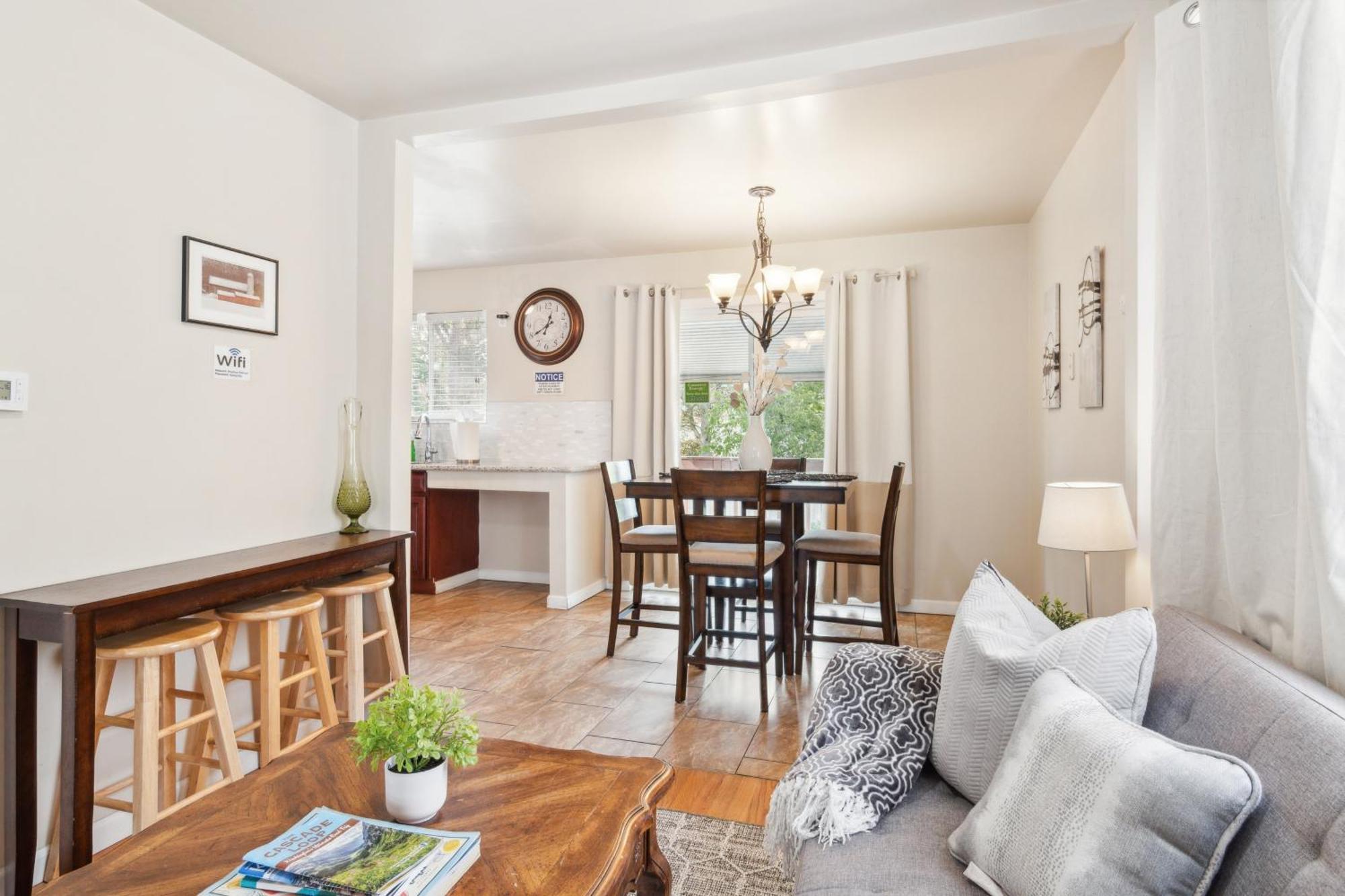 Brighton Walk To Metro Duplex Holiday home *