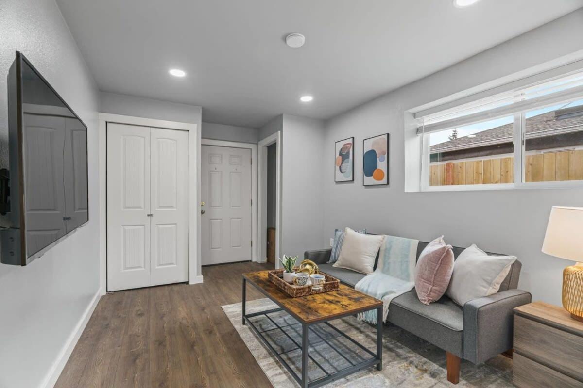 Tranquil North Olympic Hill Rambler Holiday home *