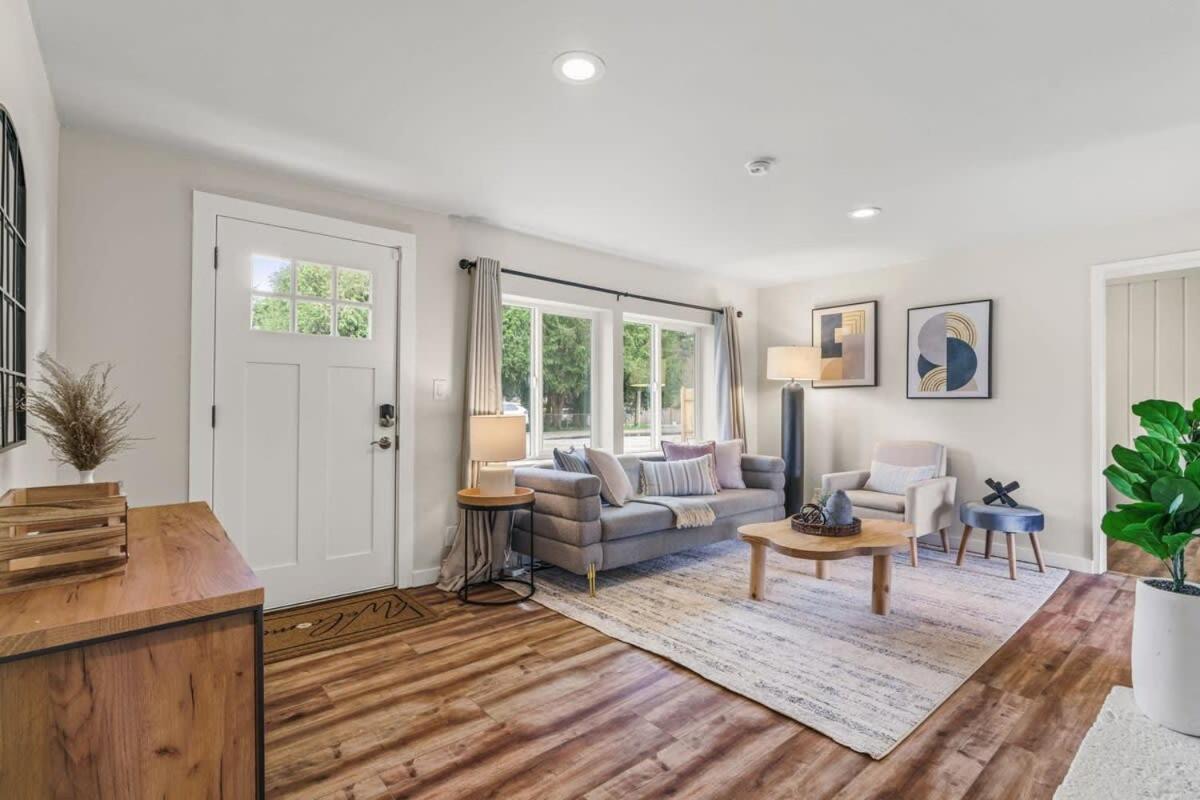 Tranquil North Olympic Hill Rambler Holiday home *