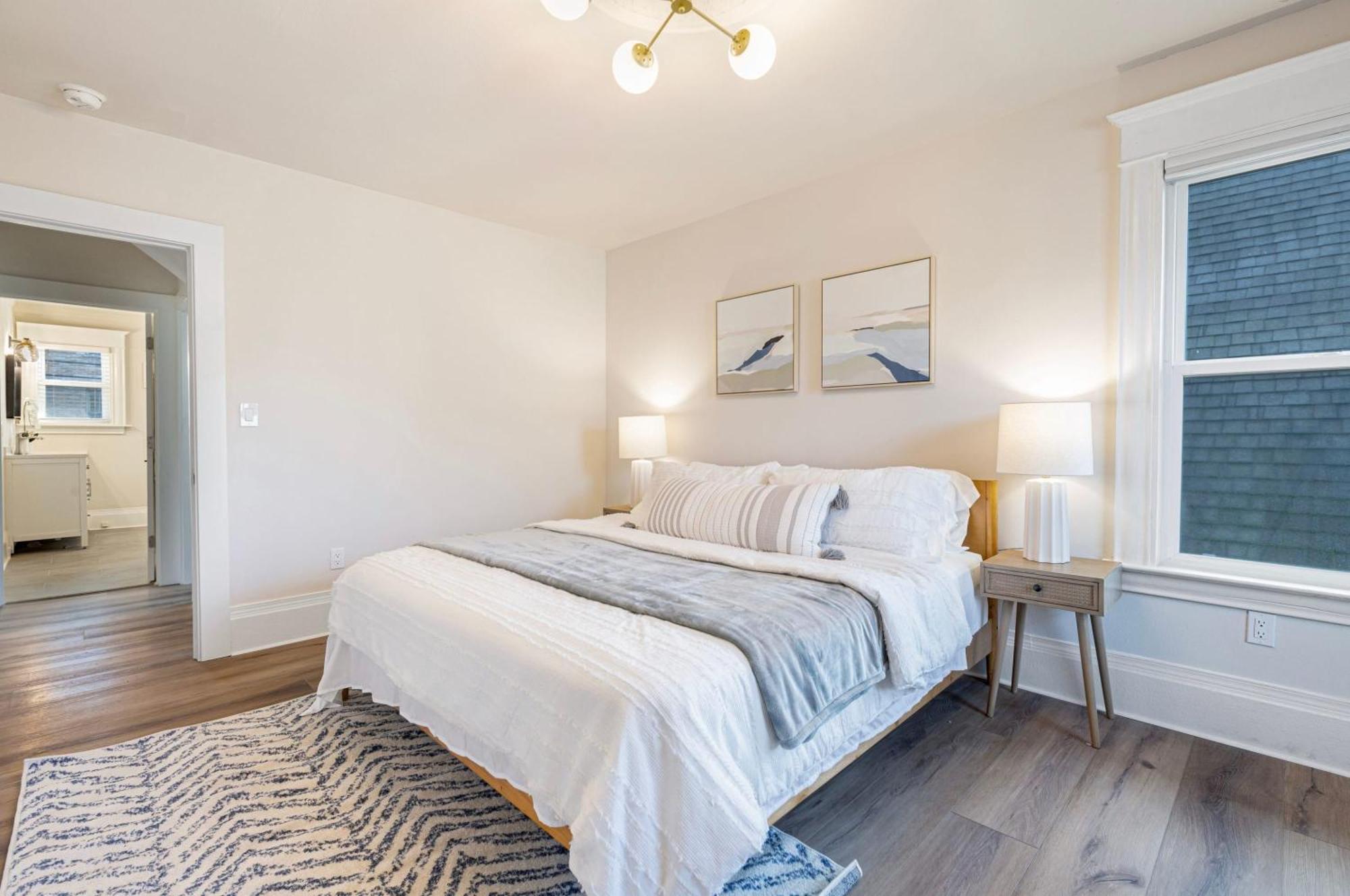 Holiday home Vintage Meets Modern Spacious Capitol Hill Single Family With 97 Walk Score Seattle