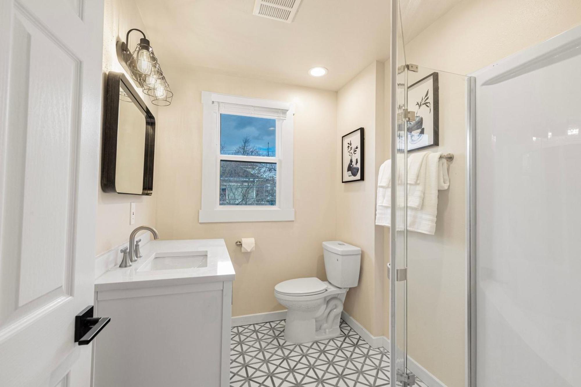 Vintage Meets Modern Spacious Capitol Hill Single Family With 97 Walk Score Holiday home *