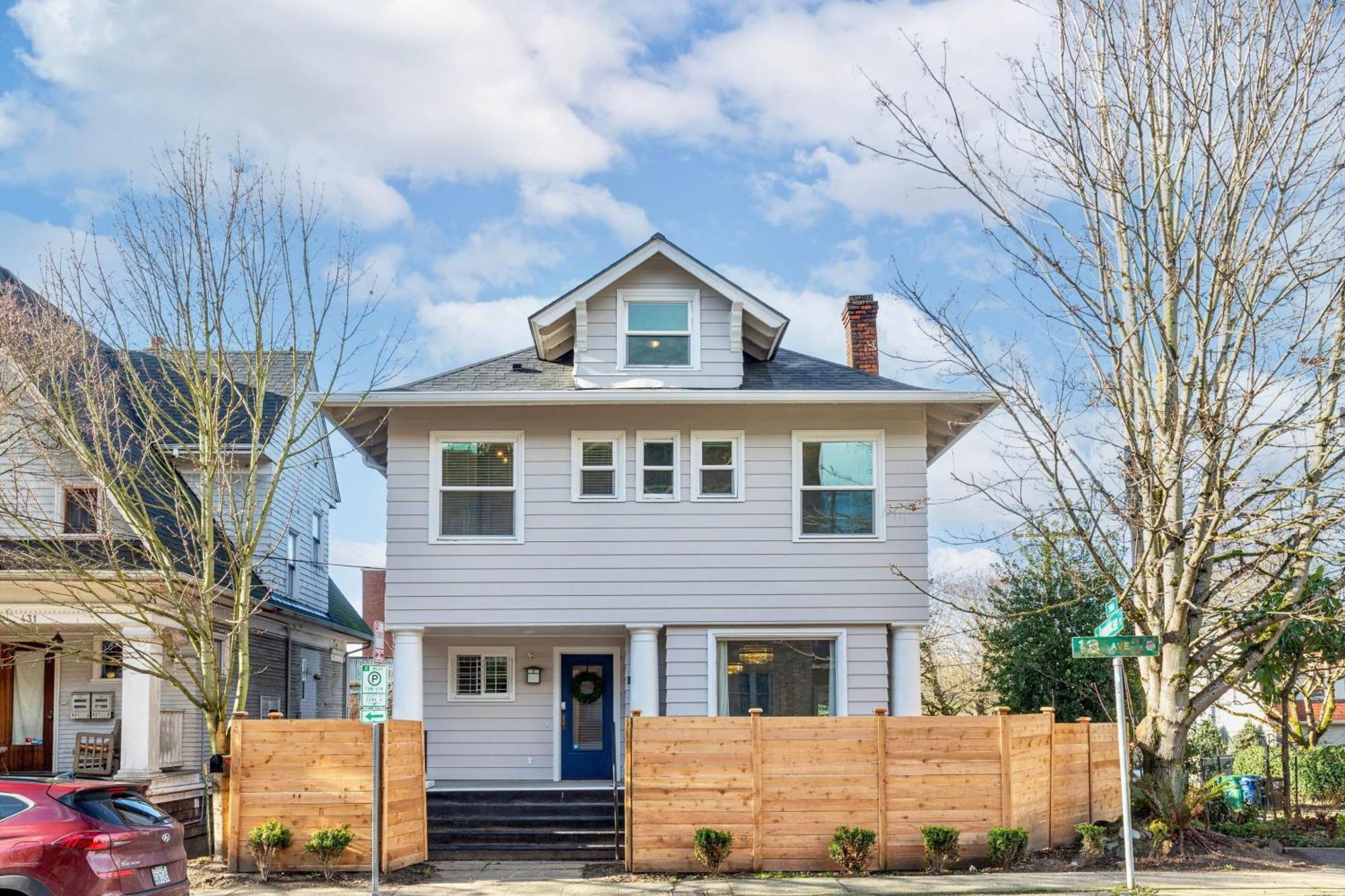 Vintage Meets Modern Spacious Capitol Hill Single Family With 97 Walk Score Holiday home