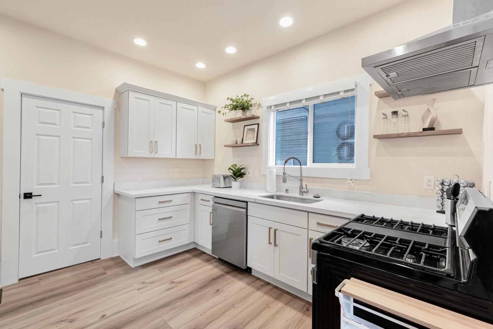 Vintage Meets Modern Spacious Capitol Hill Single Family With 97 Walk Score Holiday home Seattle