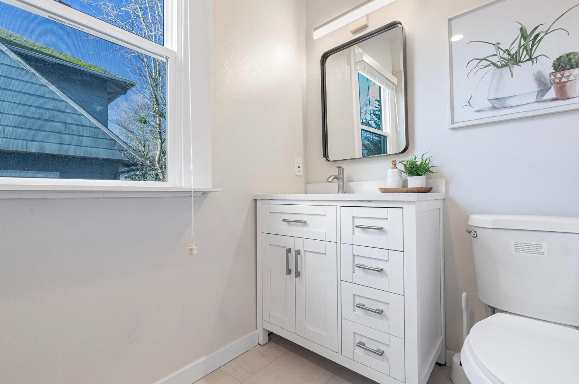 Holiday home Vintage Meets Modern Spacious Capitol Hill Single Family With 97 Walk Score Seattle