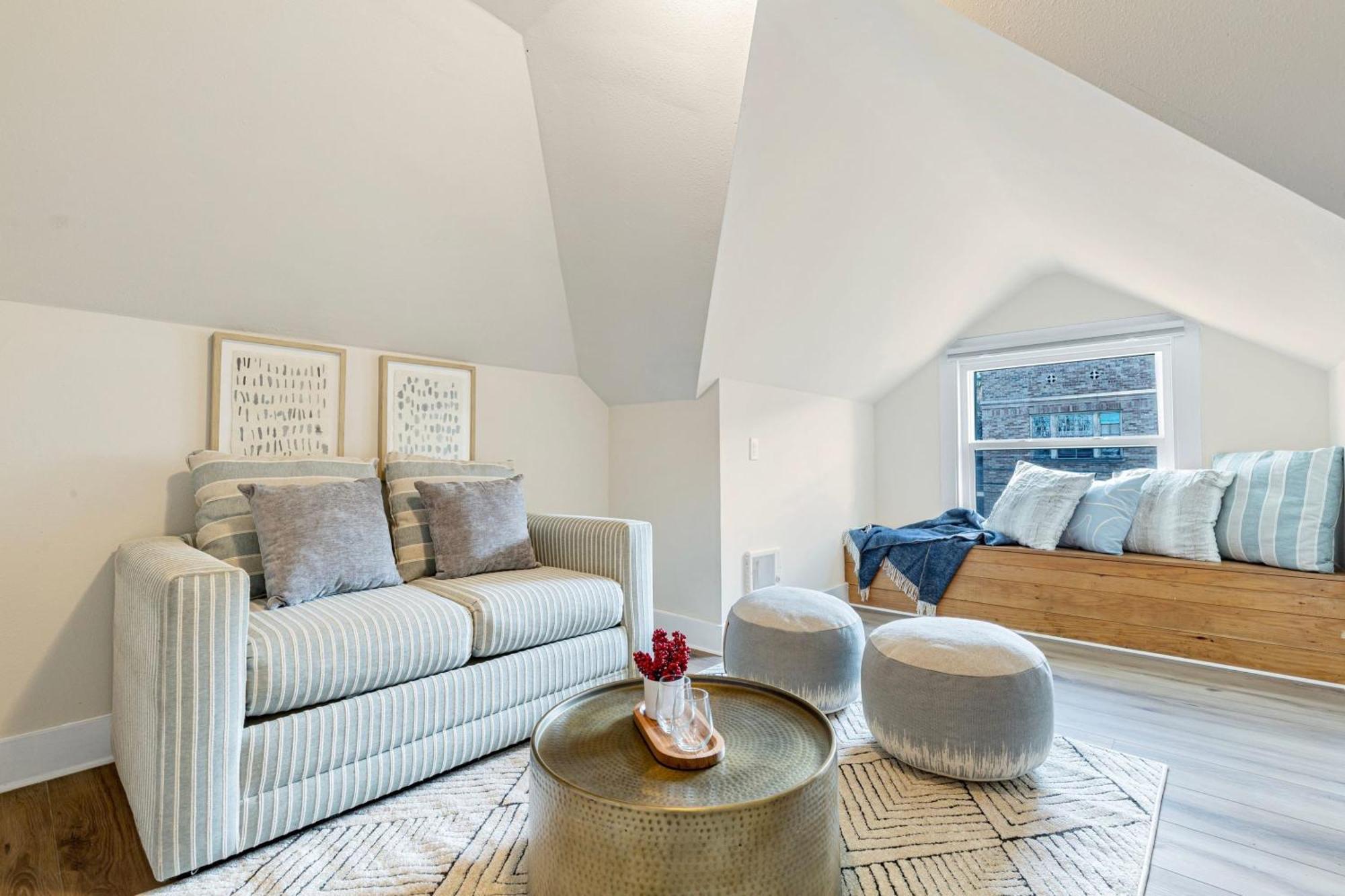Vintage Meets Modern Spacious Capitol Hill Single Family With 97 Walk Score * Seattle
