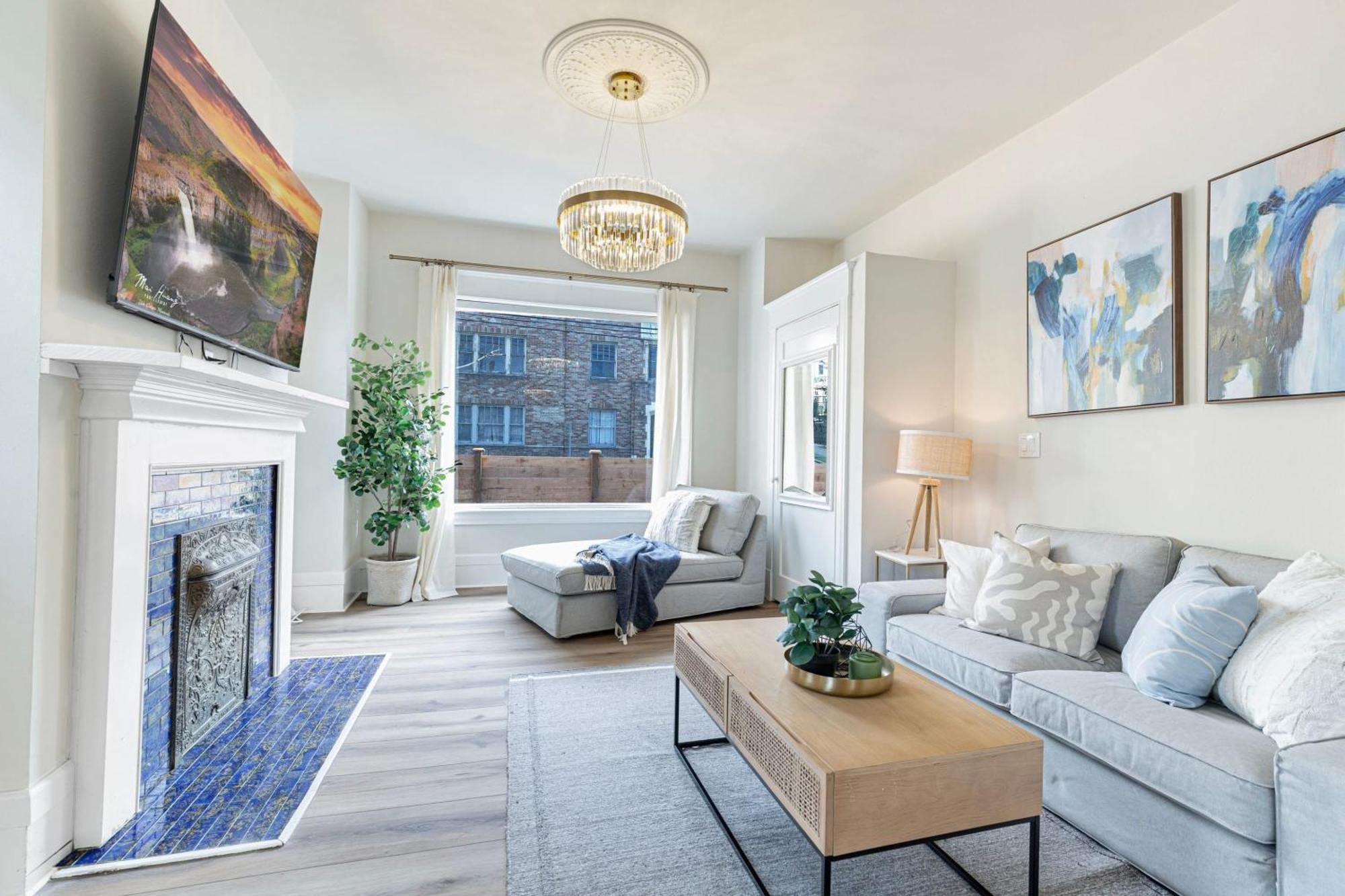 Holiday home Vintage Meets Modern Spacious Capitol Hill Single Family With 97 Walk Score *