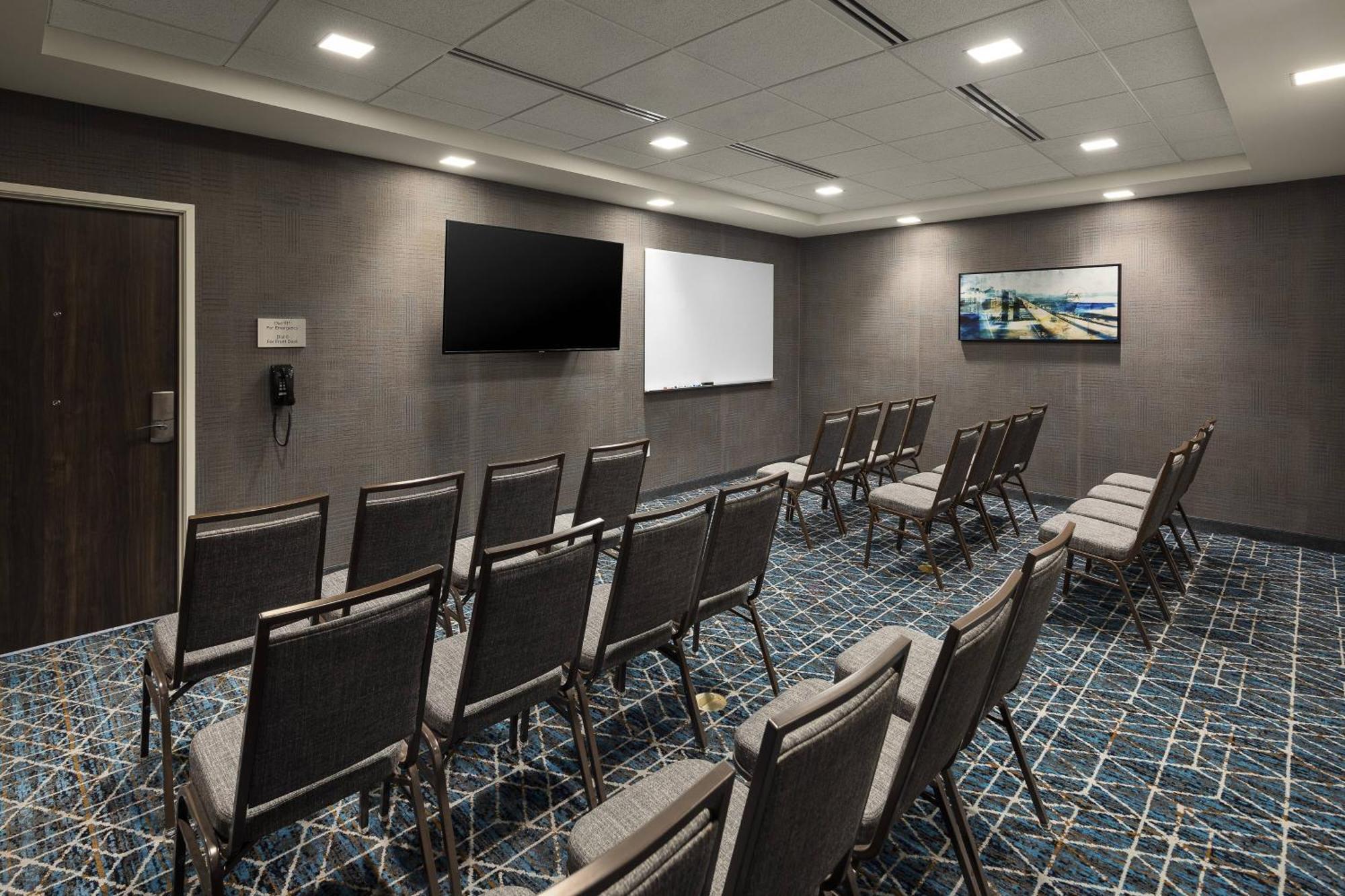 Courtyard By Marriott Northgate Hotel 3*