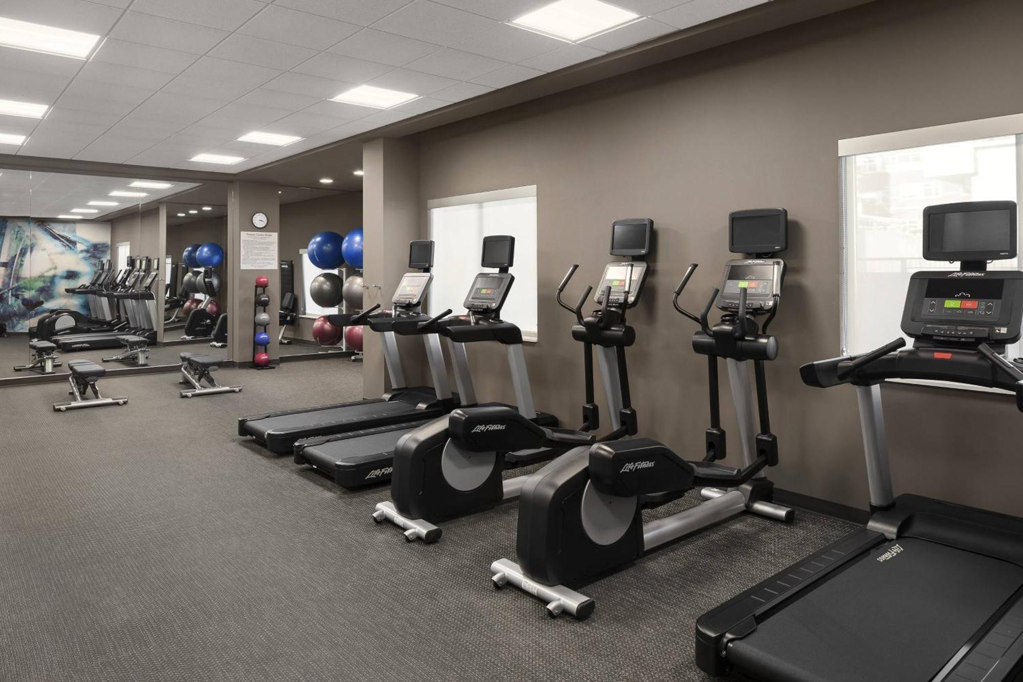 Courtyard By Marriott Northgate Seattle