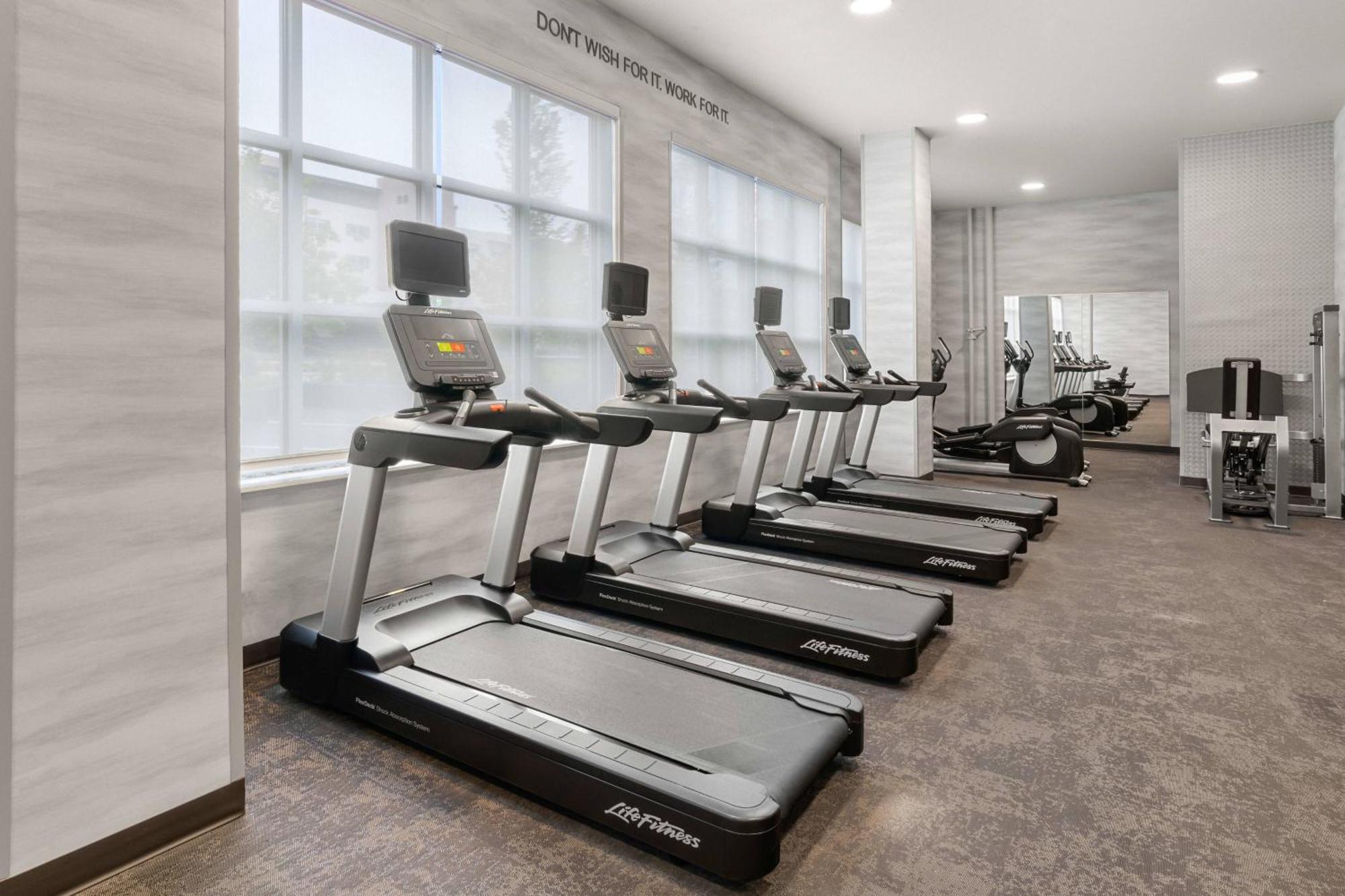 Hotel Fairfield & By Marriott Downtown/seattle Center 2*