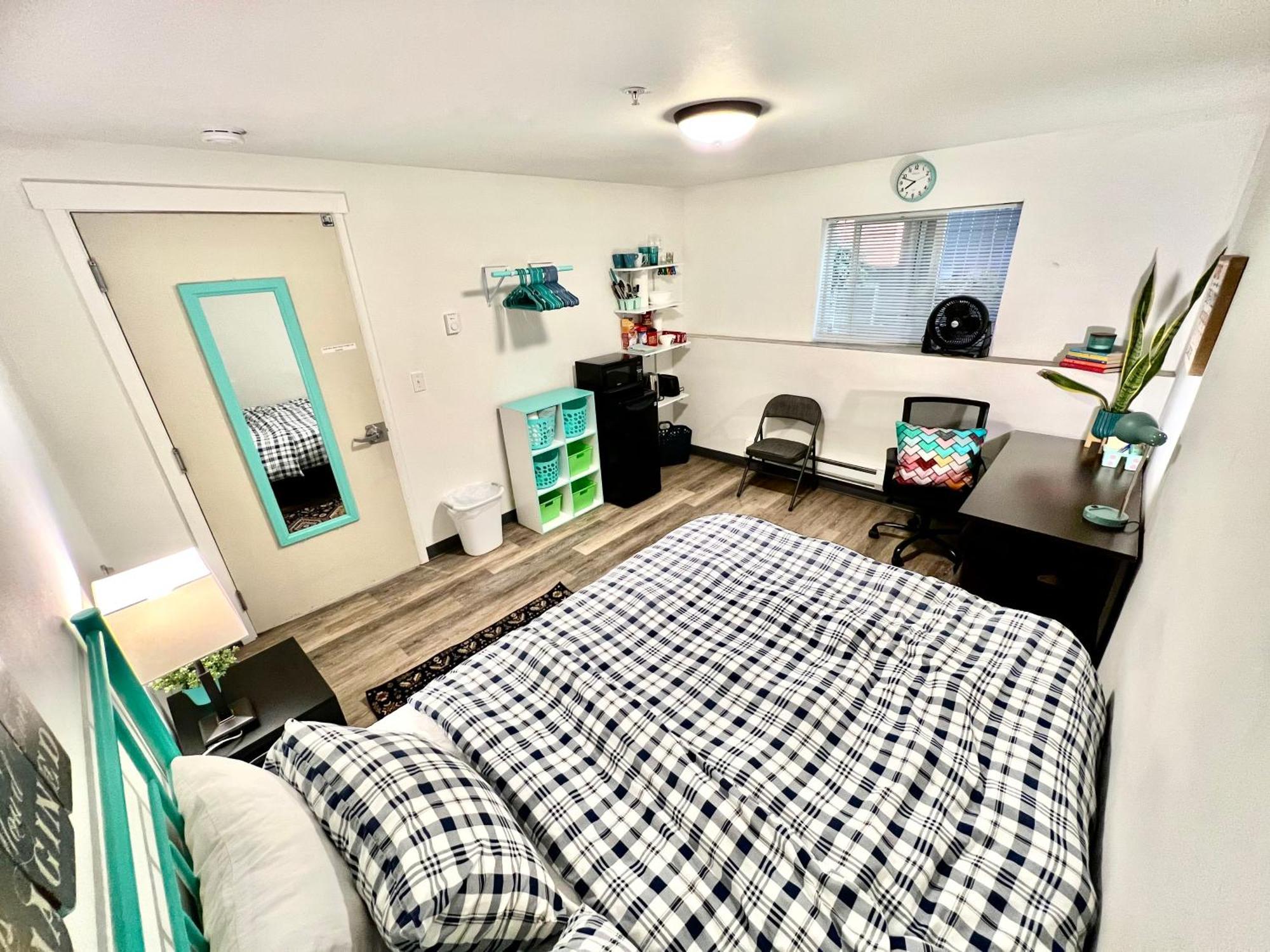 Private With Shared Bathroom On The 1st Floor 10 Minutes Walk To Of Washington *