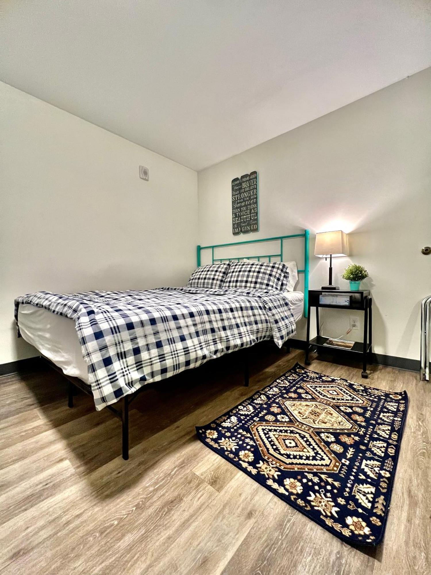 Private With Shared Bathroom On The 1st Floor 10 Minutes Walk To Of Washington Seattle
