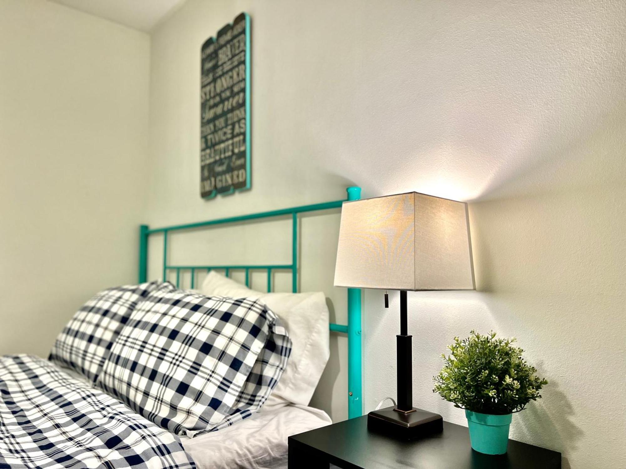 Private With Shared Bathroom On The 1st Floor 10 Minutes Walk To Of Washington * Seattle