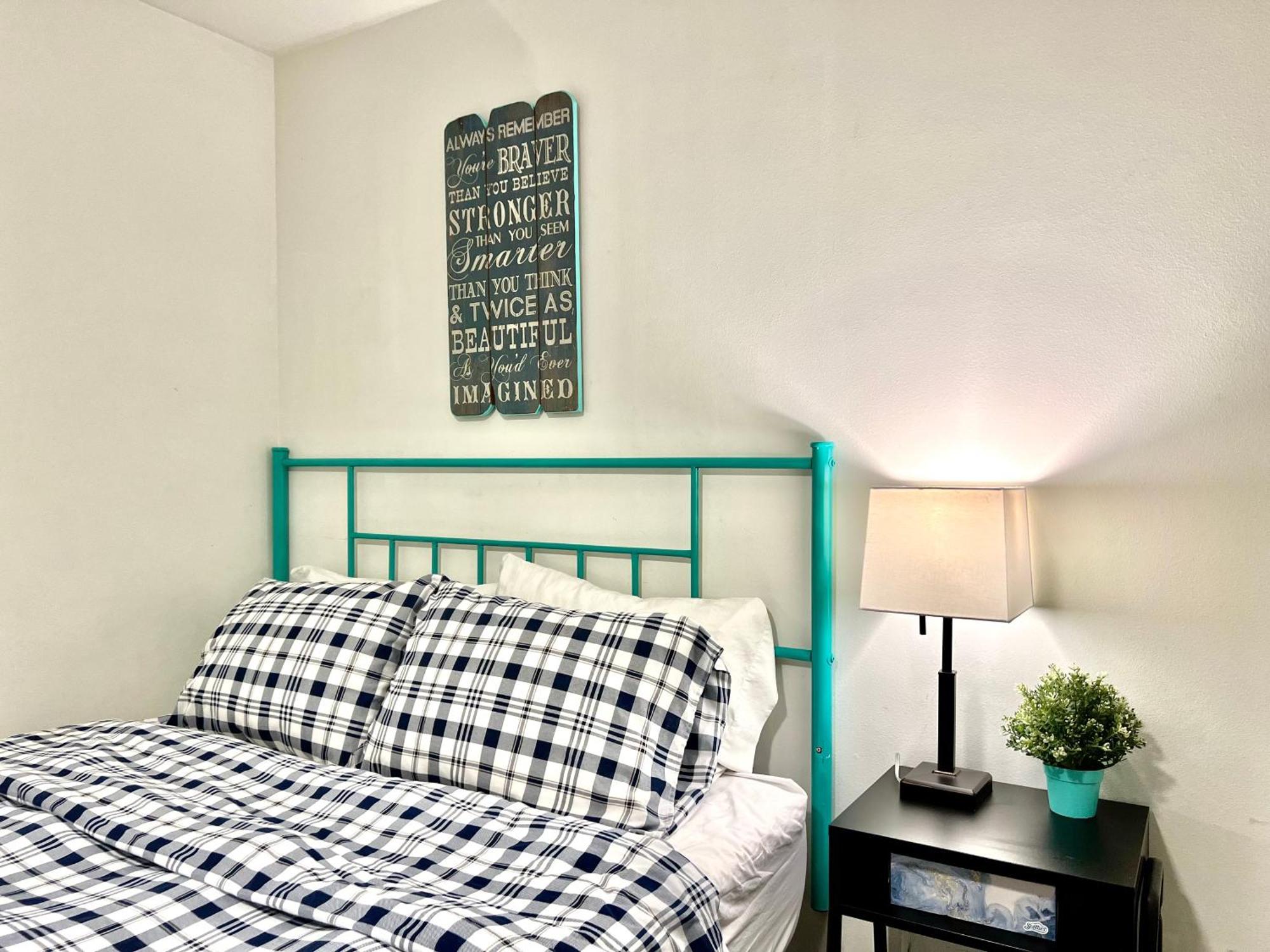 Private With Shared Bathroom On The 1st Floor 10 Minutes Walk To Of Washington *