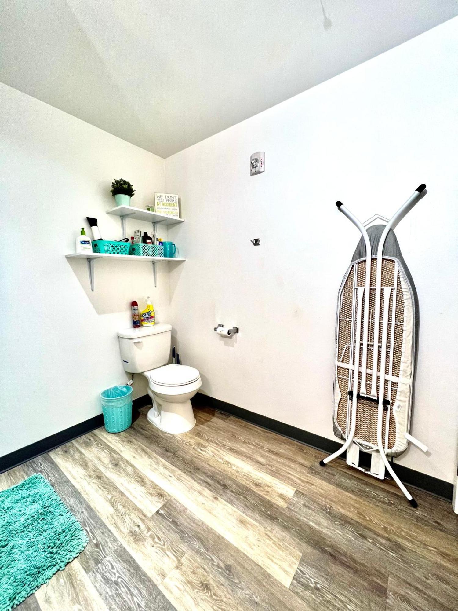 Apartment Private With Shared Bathroom On The 1st Floor 10 Minutes Walk To Of Washington Seattle