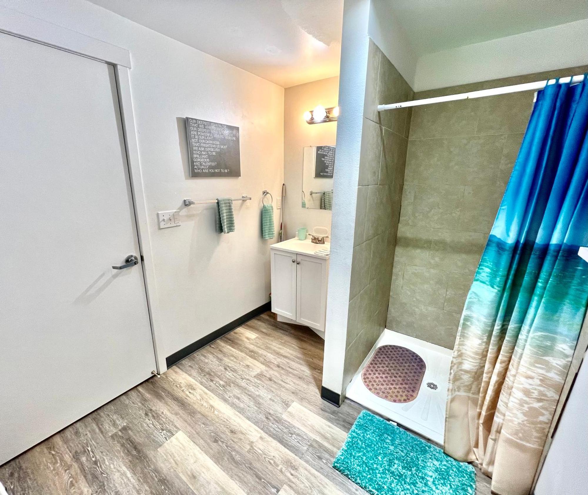 Private With Shared Bathroom On The 1st Floor 10 Minutes Walk To Of Washington *