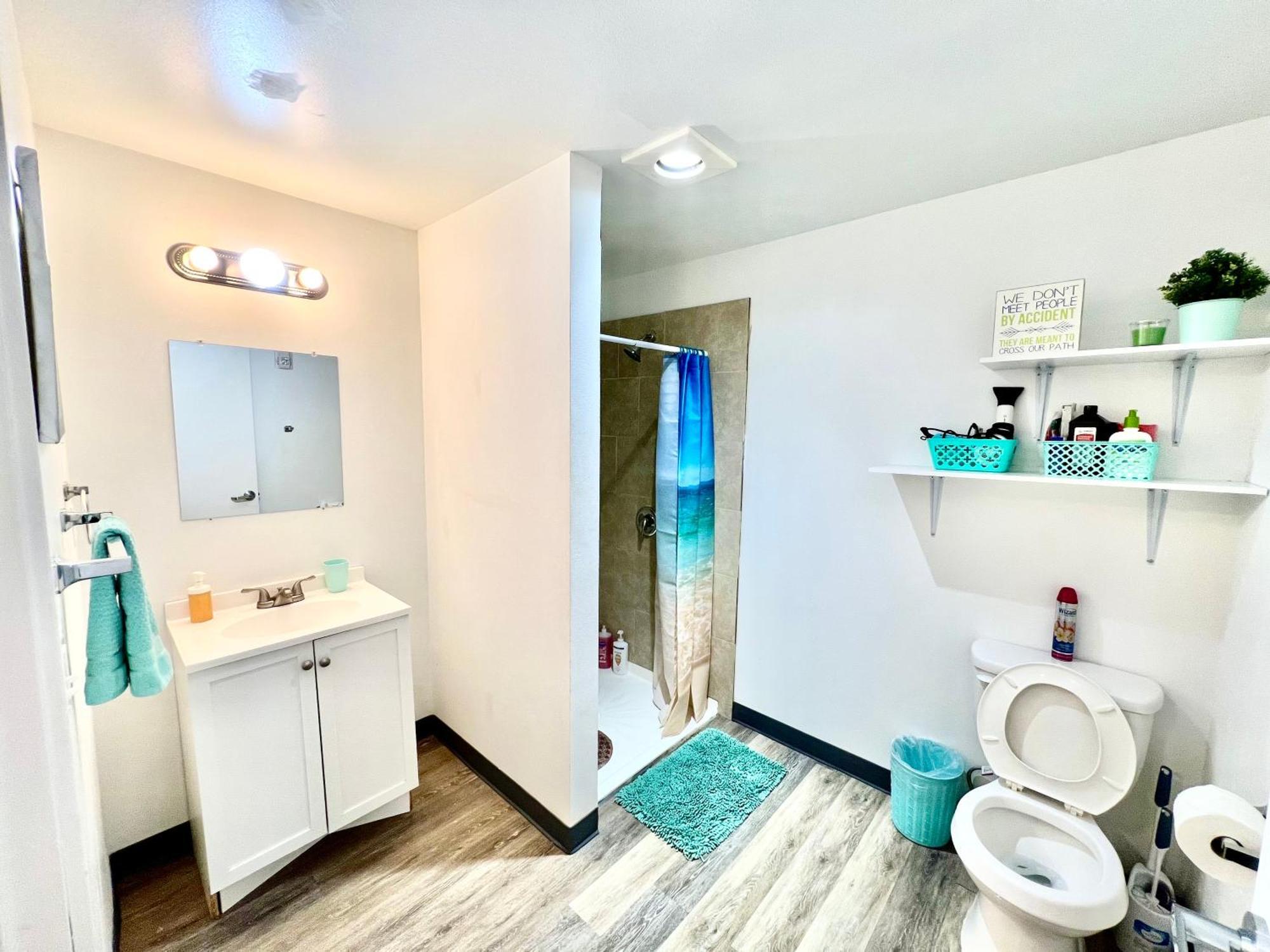 Private With Shared Bathroom On The 1st Floor 10 Minutes Walk To Of Washington Seattle