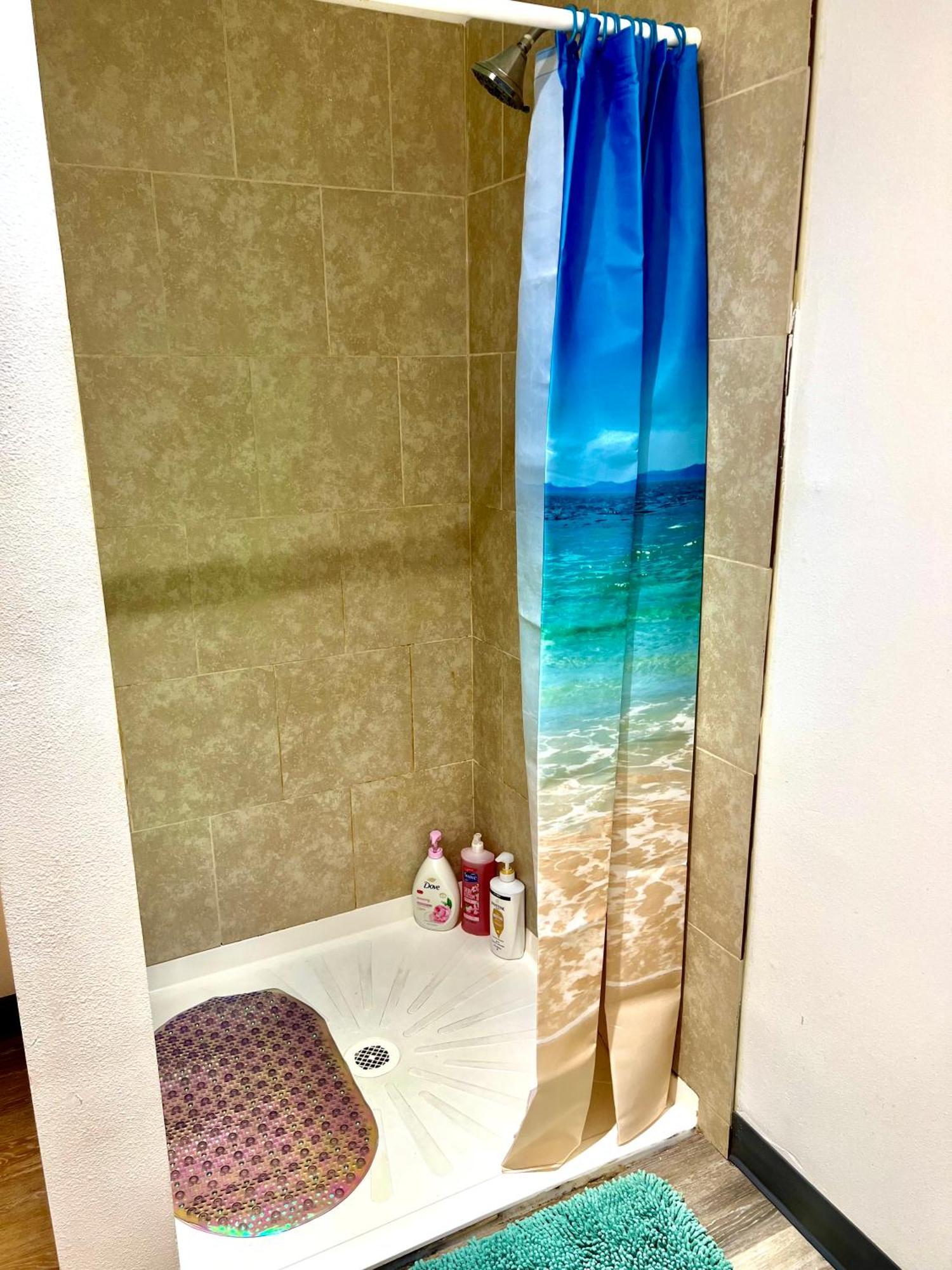 Apartment Private With Shared Bathroom On The 1st Floor 10 Minutes Walk To Of Washington Seattle