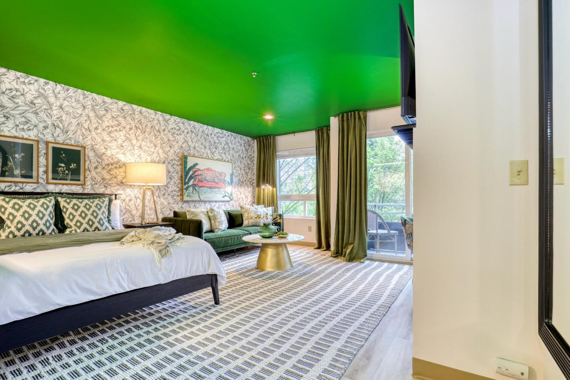 Quest Travels Hotel *