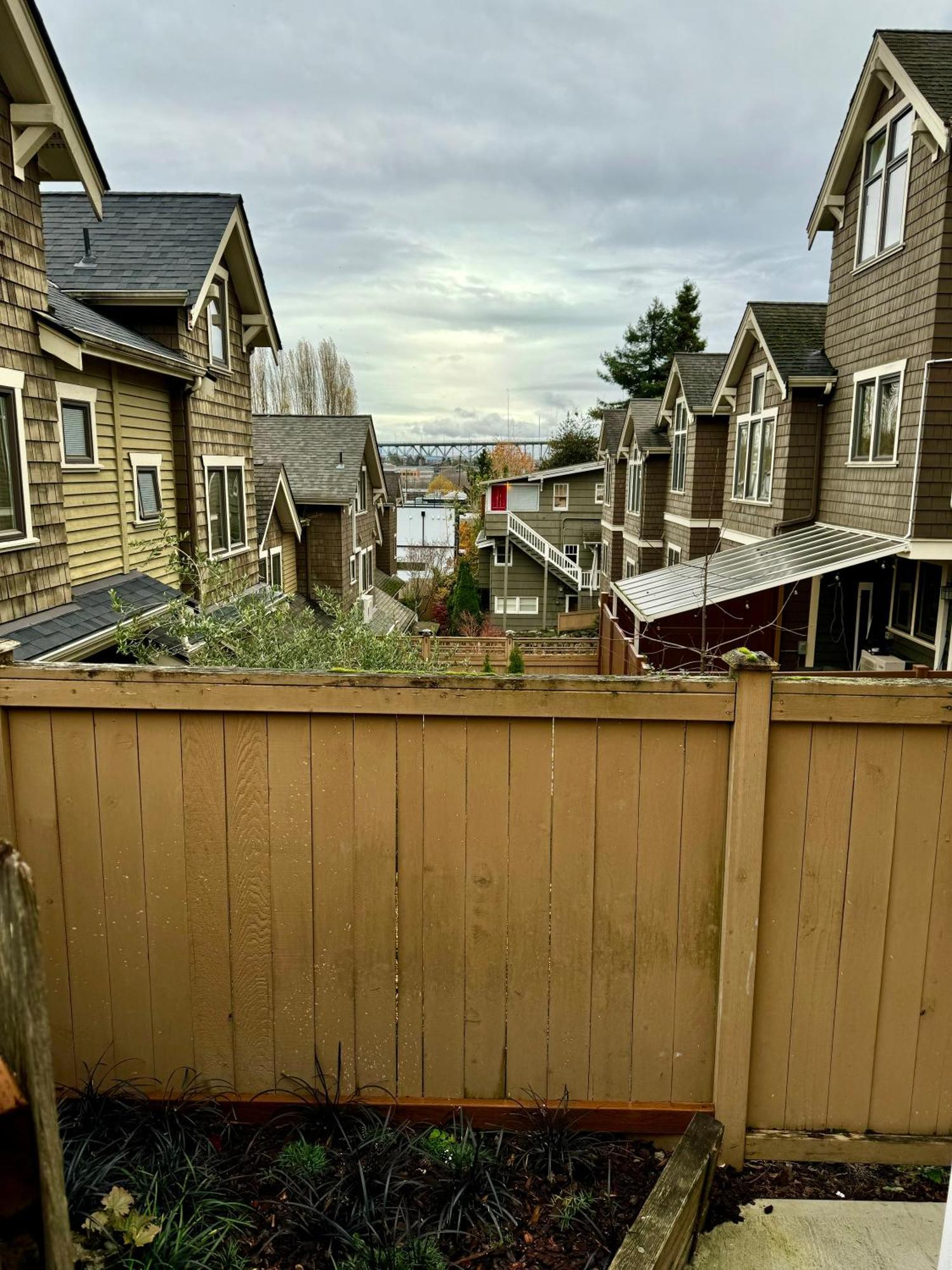 Queen Bea-seattle-queen Anne-basement-level Apartment *