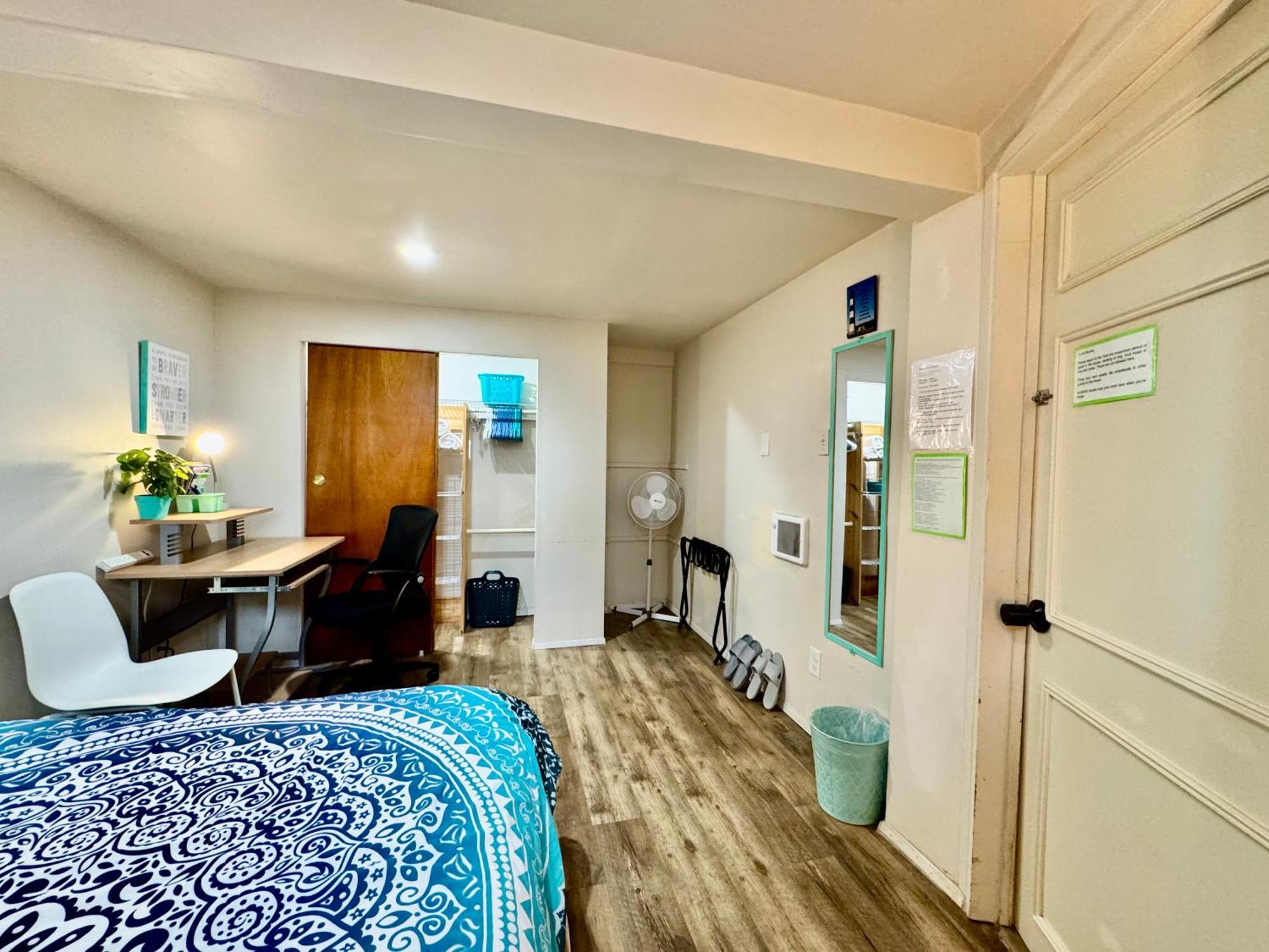 Homestay Cozy Private With Shared Bathroom On The 1st Floor - Conveniently Located Near Seatac Airport And Downtown Seattle