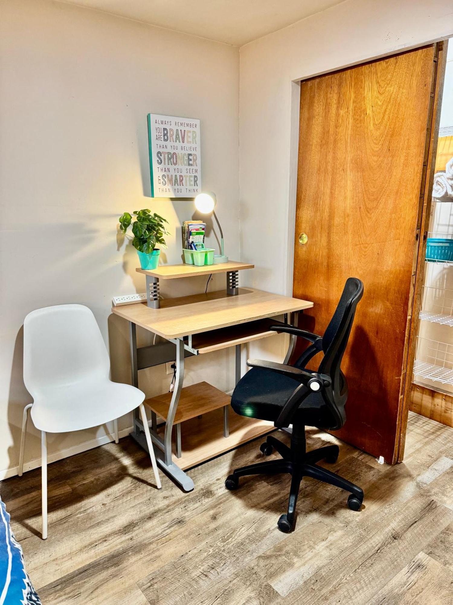 Cozy Private With Shared Bathroom On The 1st Floor - Conveniently Located Near Seatac Airport And Downtown Homestay
