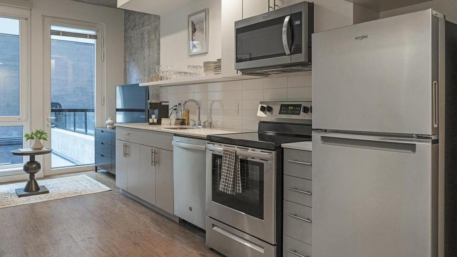 Landing At Madrone - In District Apartment *